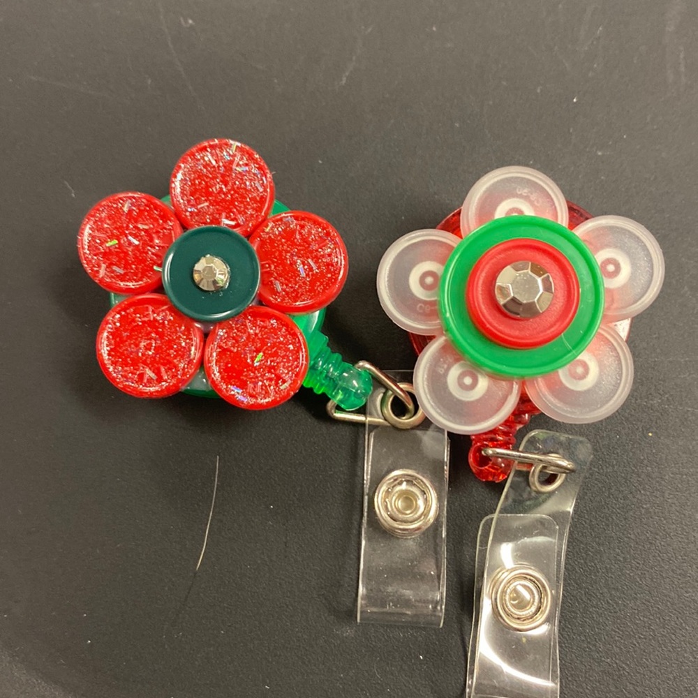Retractable name badge reels